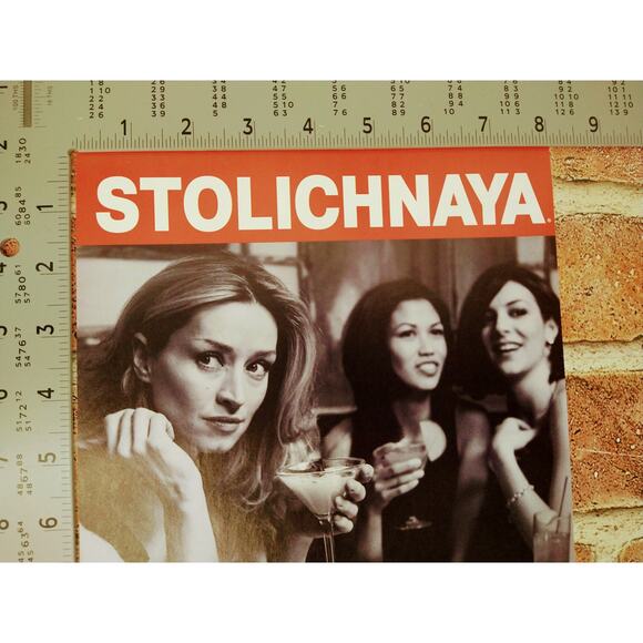 2004 Stolichnaya Print Ad Pretty Women at Tavern Table Russian Vodka Scene - Picture 5 of 6